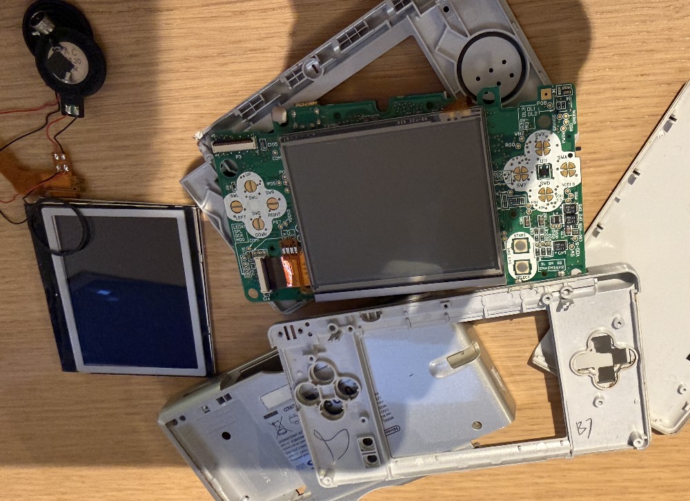 The disassembled, broken DL Lite